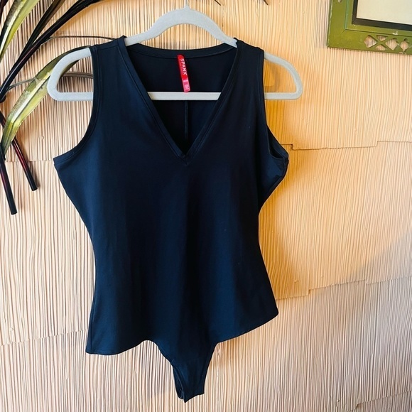 SPANX Suit Yourself V-Neck Tank Bodysuit in Black Size Medium - Picture 1 of 5